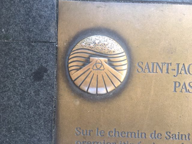 This is the scalp emblem in brass that the pilgrims still follow on their pilgrimage to Spain